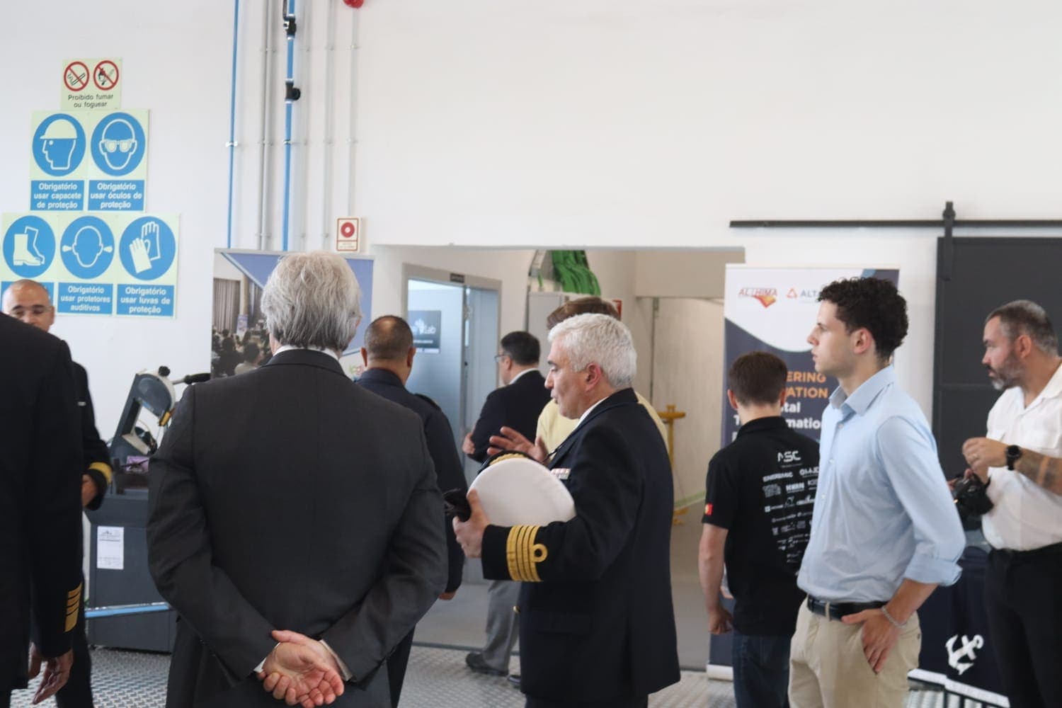 Minister of Defense and Navy representatives at CINAV-Lab